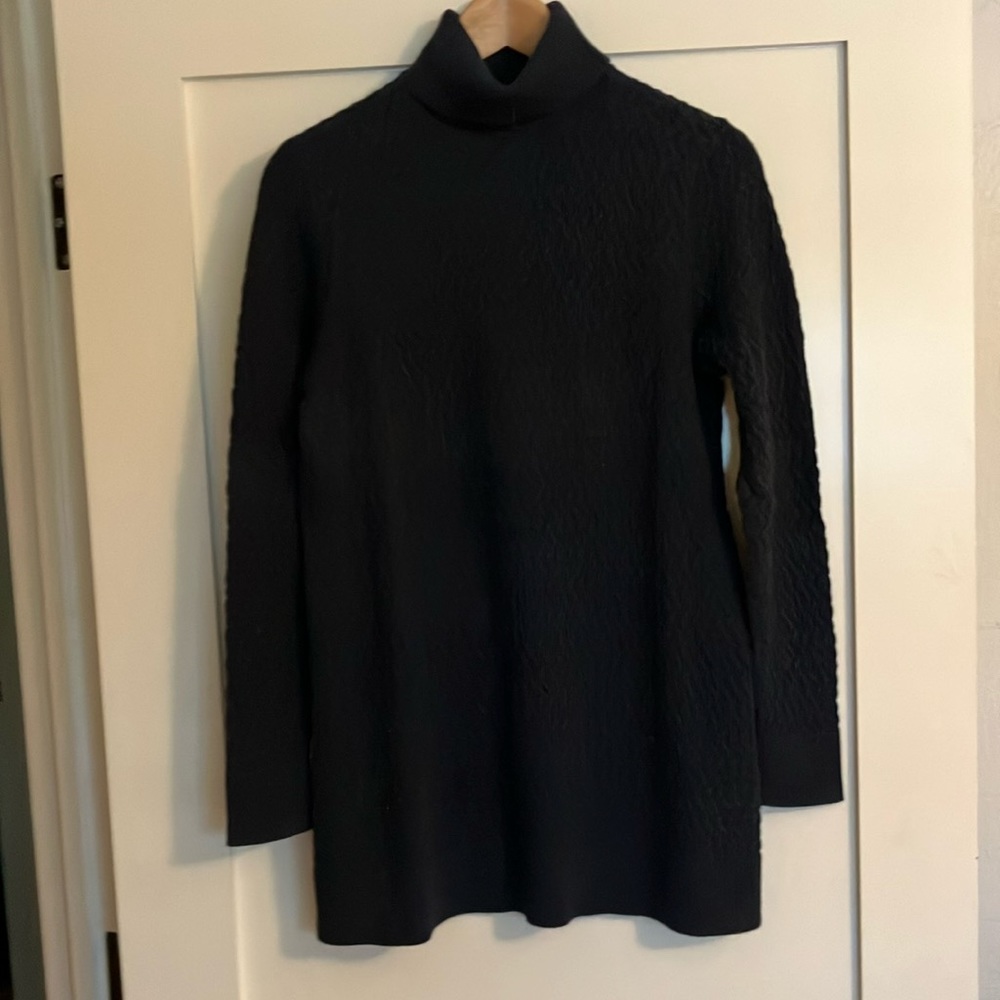 Land’s End women’s turtle neck sweater -size M